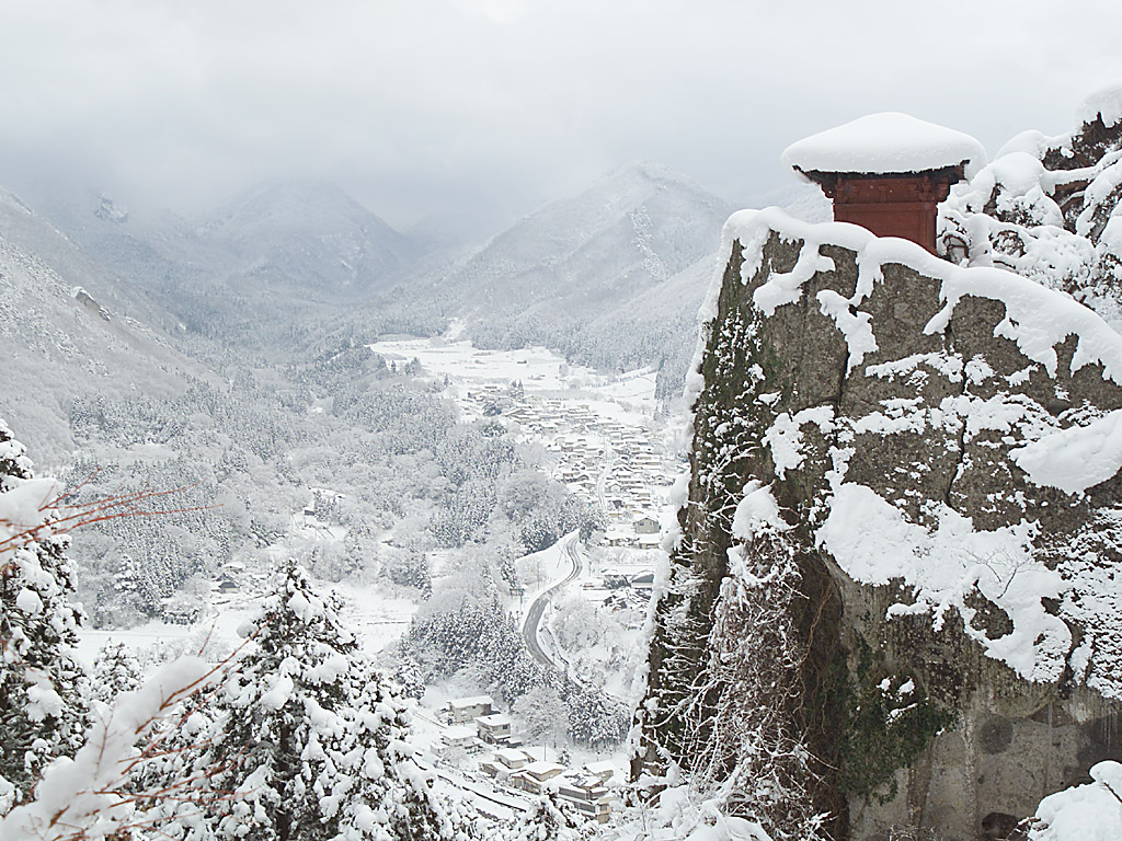 【周辺観光】水墨画のように荘厳な「冬の山寺」
